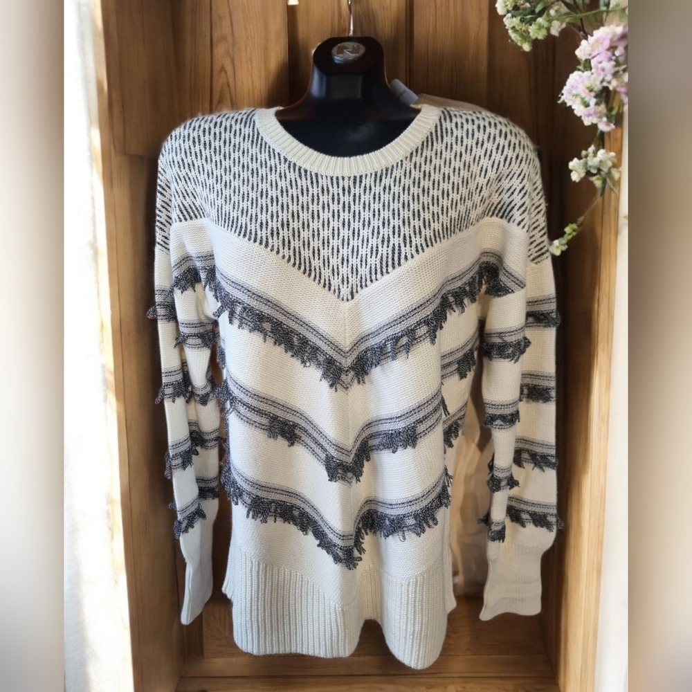 🆕️ Banana Republic Chevron Fringe Cotton Blend Cream And Navy Blue Sweater